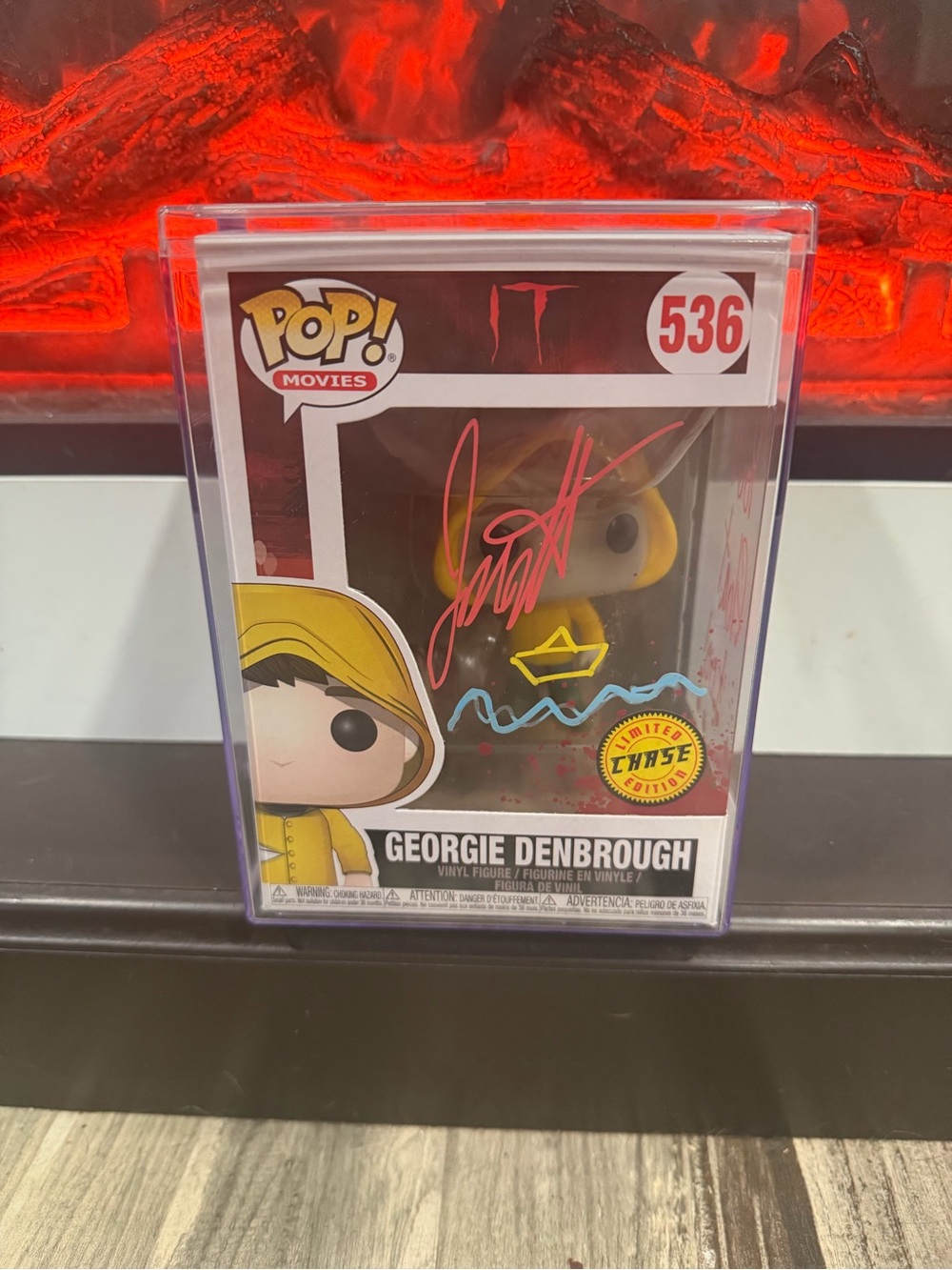 Chase Funko Pop! Movies Georgie Denbrough #536 - Yellow Raincoat signed jsa coa